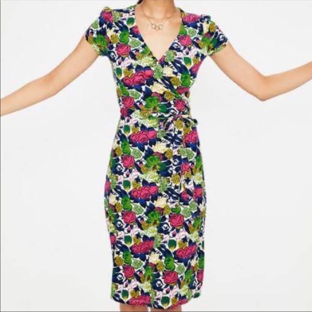 Boden Floral wrap dress in a size 8.           134